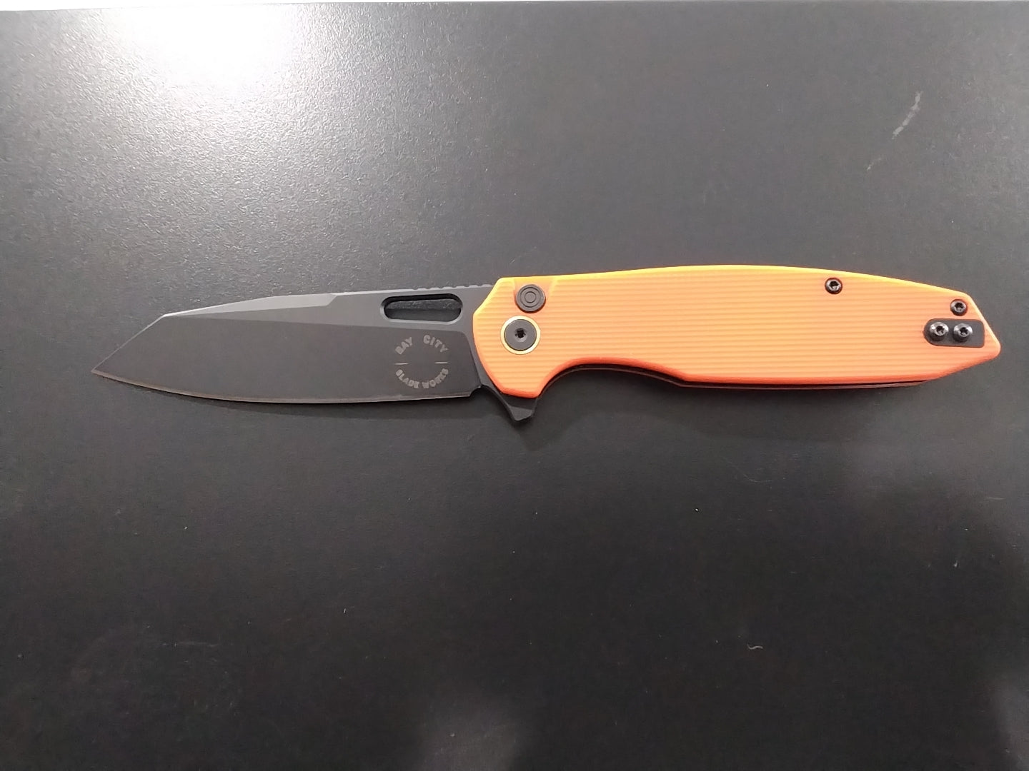 Button lock folder