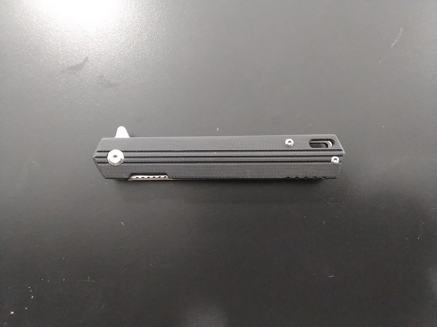 Slim linerlock flipper