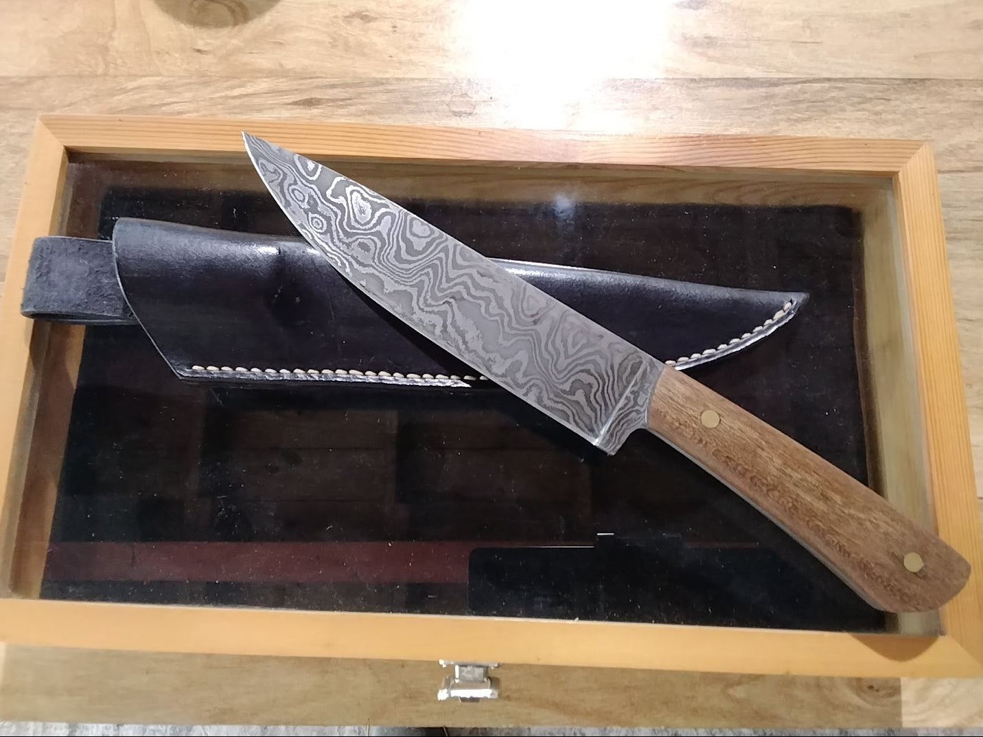 Heirloom Damascus knife with display case 0023