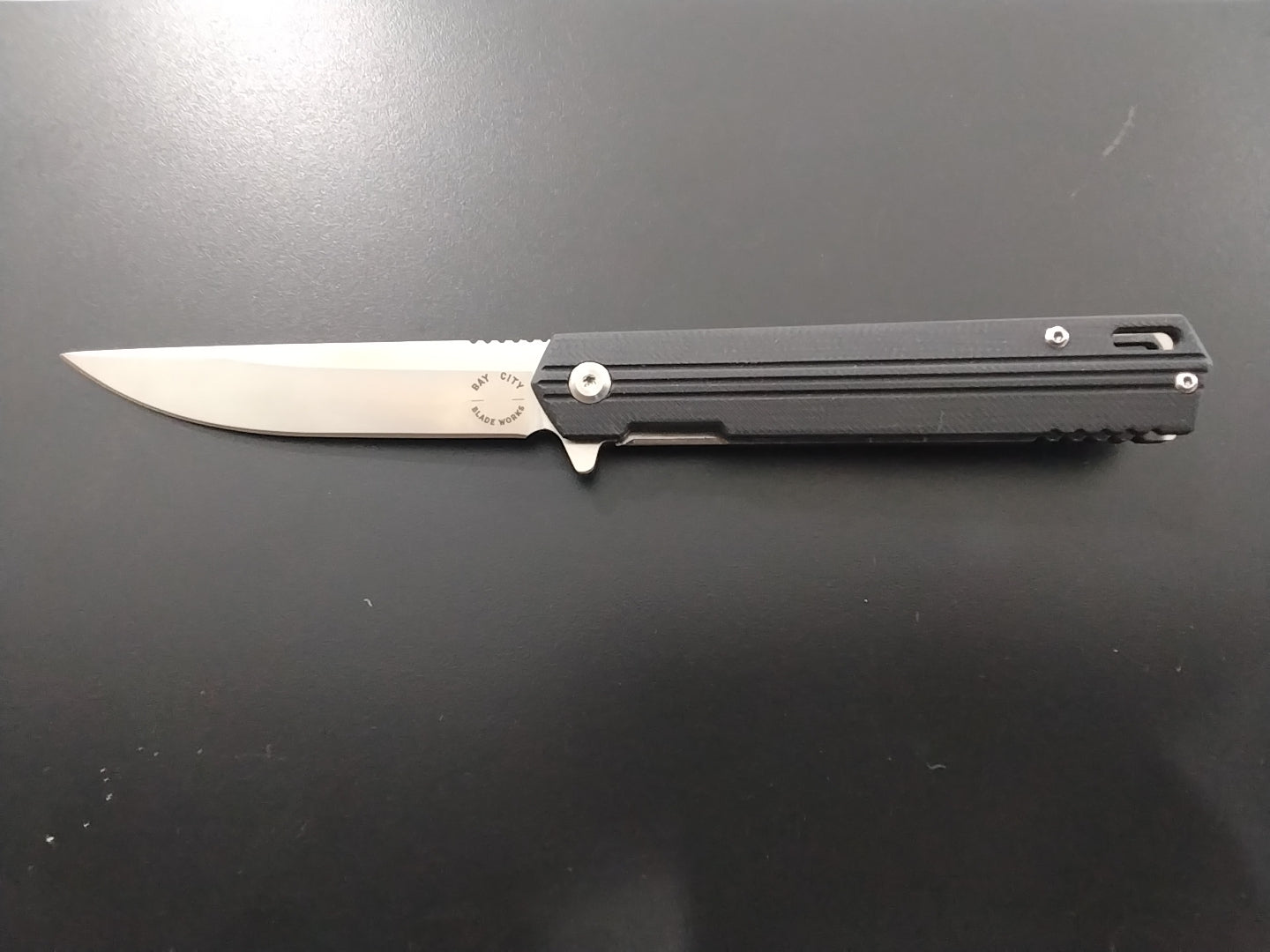 Slim linerlock flipper